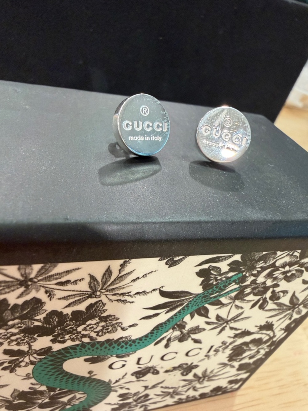 Gucci sterling silver Logo Round Stud Earrings NEW - Picture 4 of 6